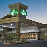 La Quinta Inn & Suites By Wyndham Lv Tropicana Stadium